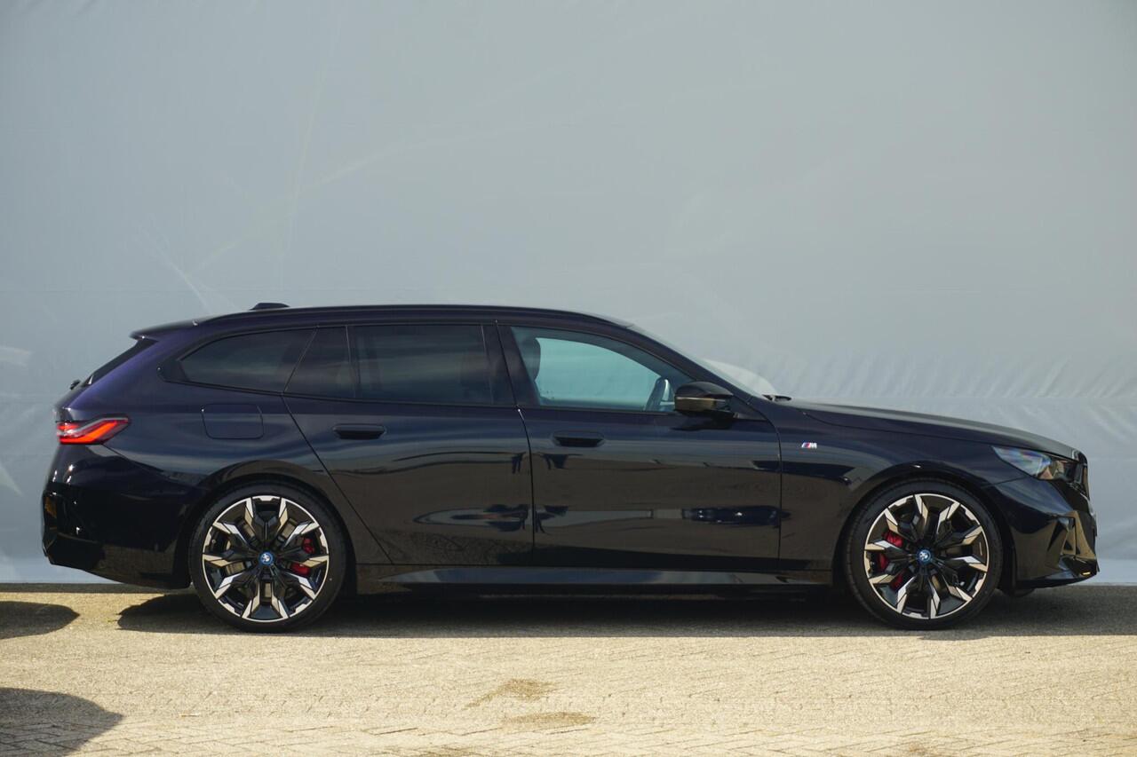 BMW i5 M60 M SportPro | Headup / Harman Kardon / Panoramadak / Stoelventilatie / Adaptief onderstel Professional