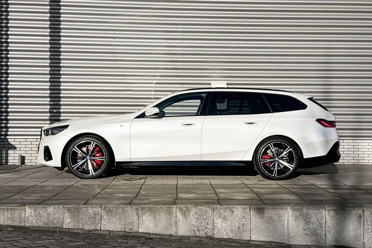 BMW i5 Touring eDrive40 M Sportpakket Pro / Innovation Pack / Travel Pack
