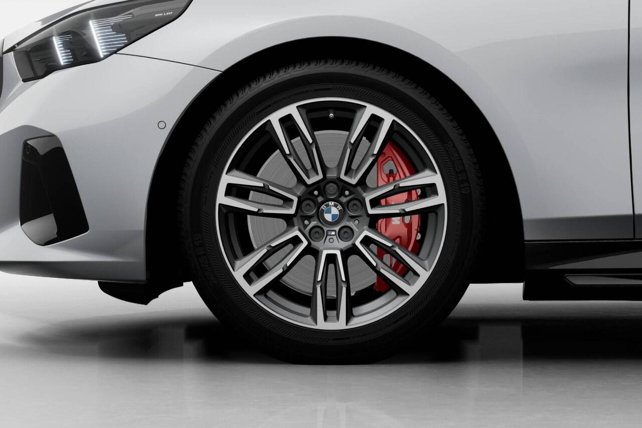 BMW i5 Sedan eDrive40 M Sport Edition | M Sport Pro | Innovation Pack | Travel Pack | Comfort Pack | Showroomvoordeel | ElectricDeals