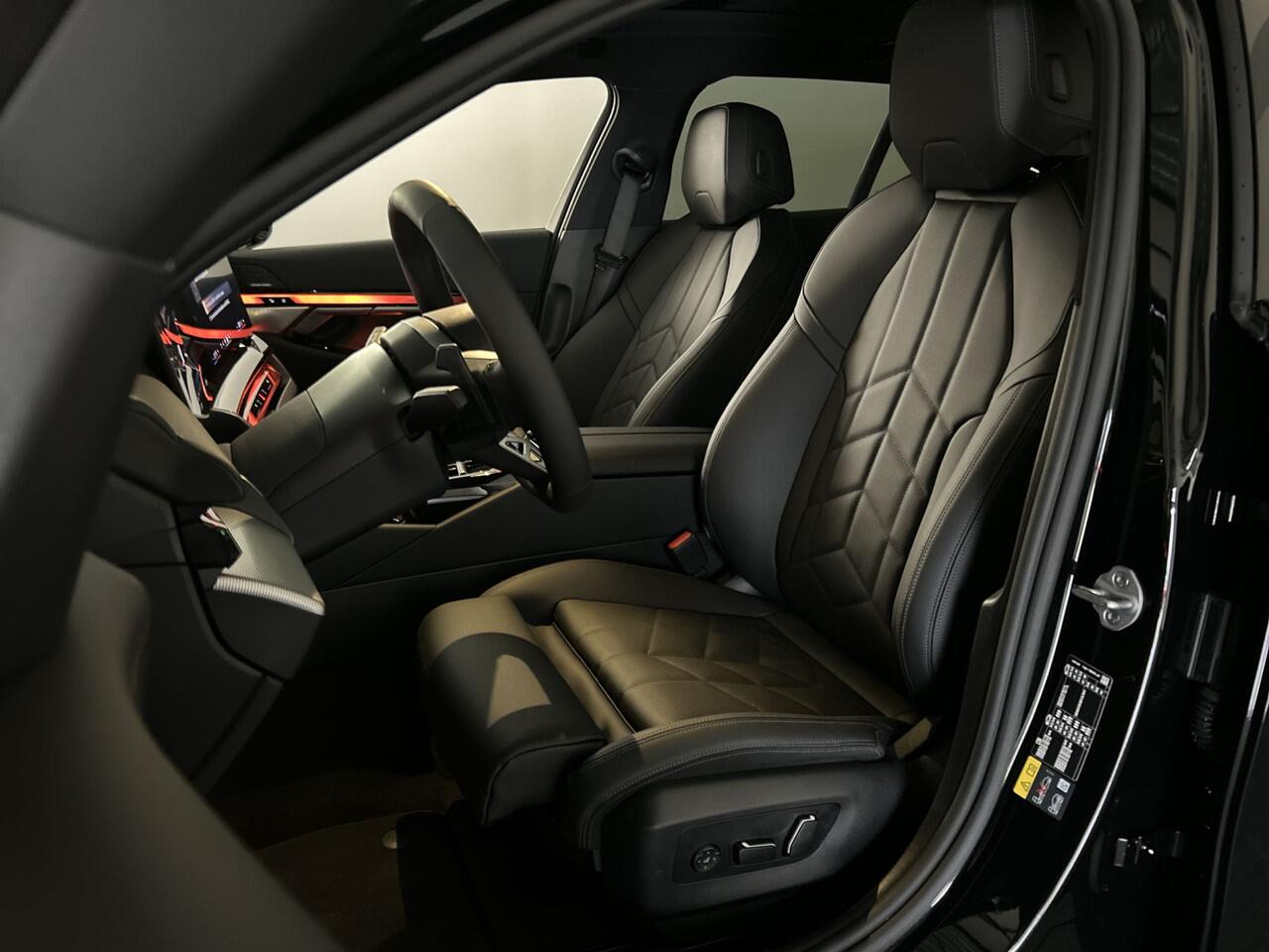 BMW i5 Touring eDrive40 M Sport Edition 84 kWh Glazen dak | Harman Kardon | Comfortstoelen | "20 inch Licht metalen velgen