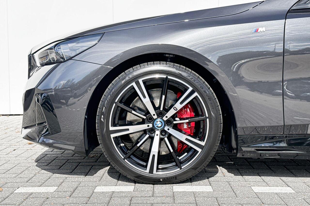 BMW i5 Sedan eDrive40 | M Sport Pro | Travel Pack | Comfort Pack | Trekhaak