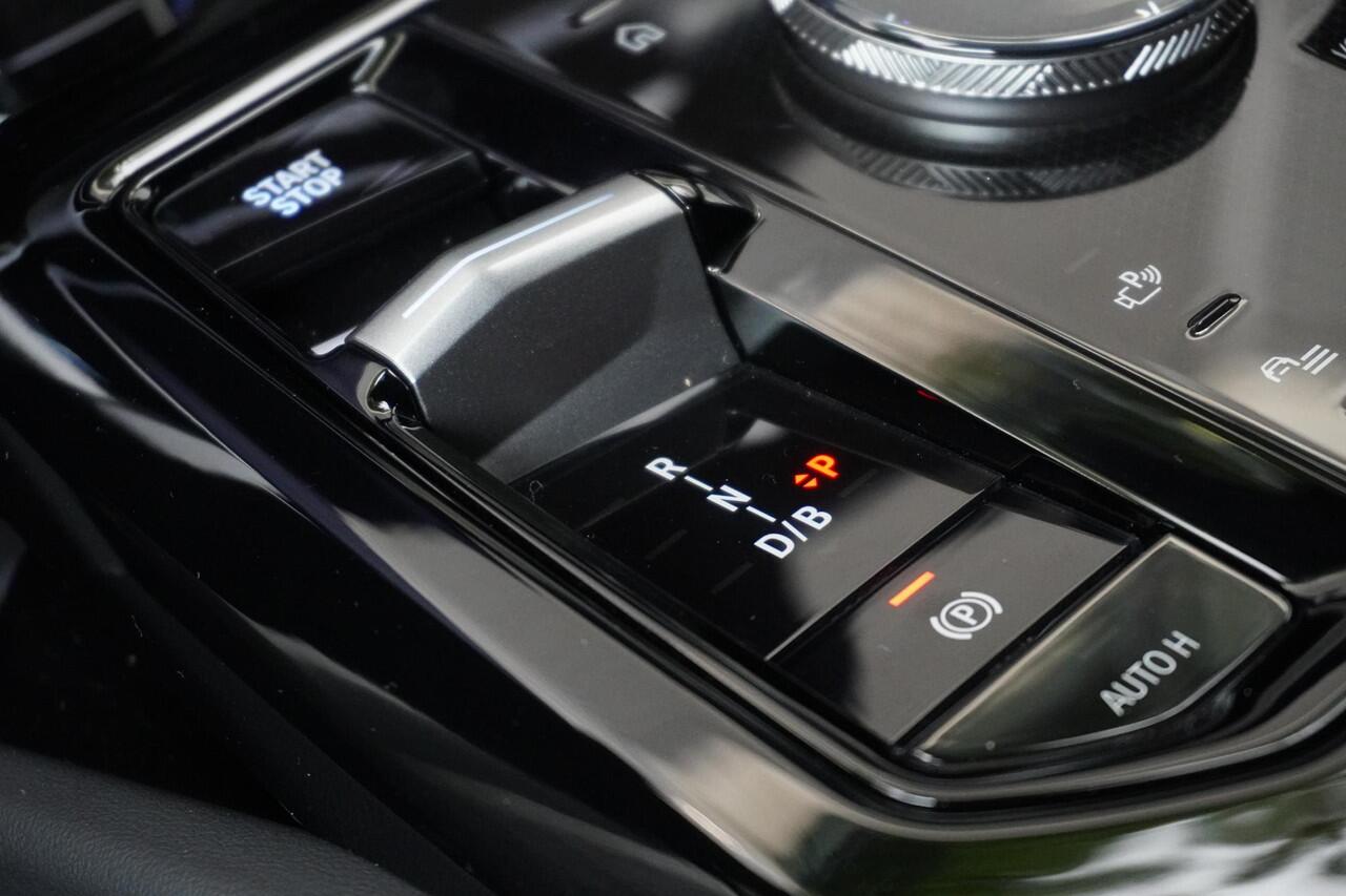 BMW i5 Touring eDrive40 M Sportpakket Pro | Comfort Pack | Trekhaak met elektrisch wegklapbare kogel | Adaptief onderstel professional | Driving Assistant Professional | Harman-Kardon sound system