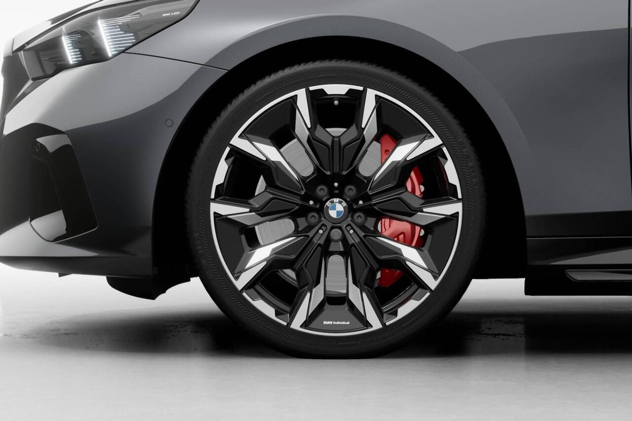 BMW i5 Sedan M60 xDrive | M Sport Pro | Innovation Pack | Travel Pack | Comfort Pack | Showroomvoordeel | ElectricDeals