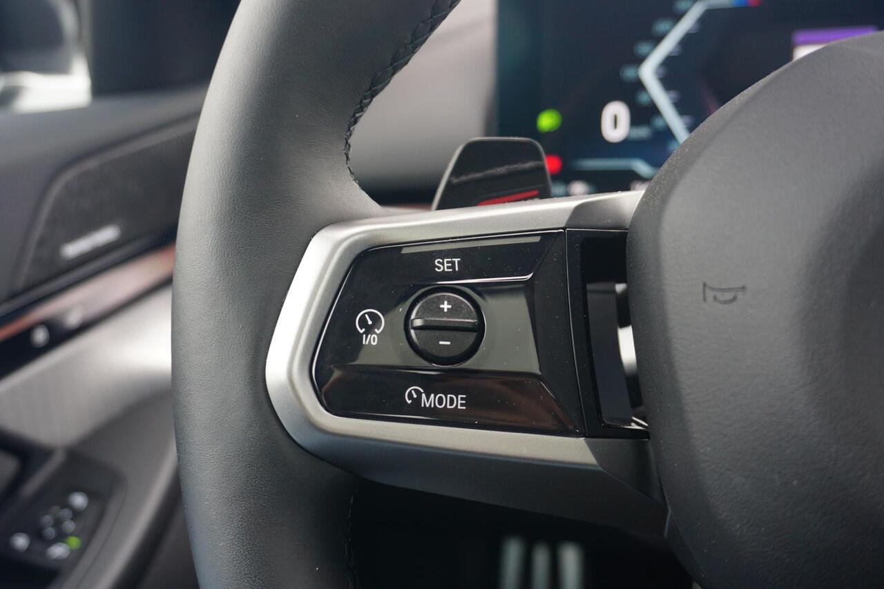 BMW i5 eDrive40 M Sport | Panoramadak / Comfortstoelen / Head-up / Trekhaak / Harman Kardon / Parking Assistant Professional / Stoelventilatie + Stoelverwarming Voor & Achter | Ekris Selection