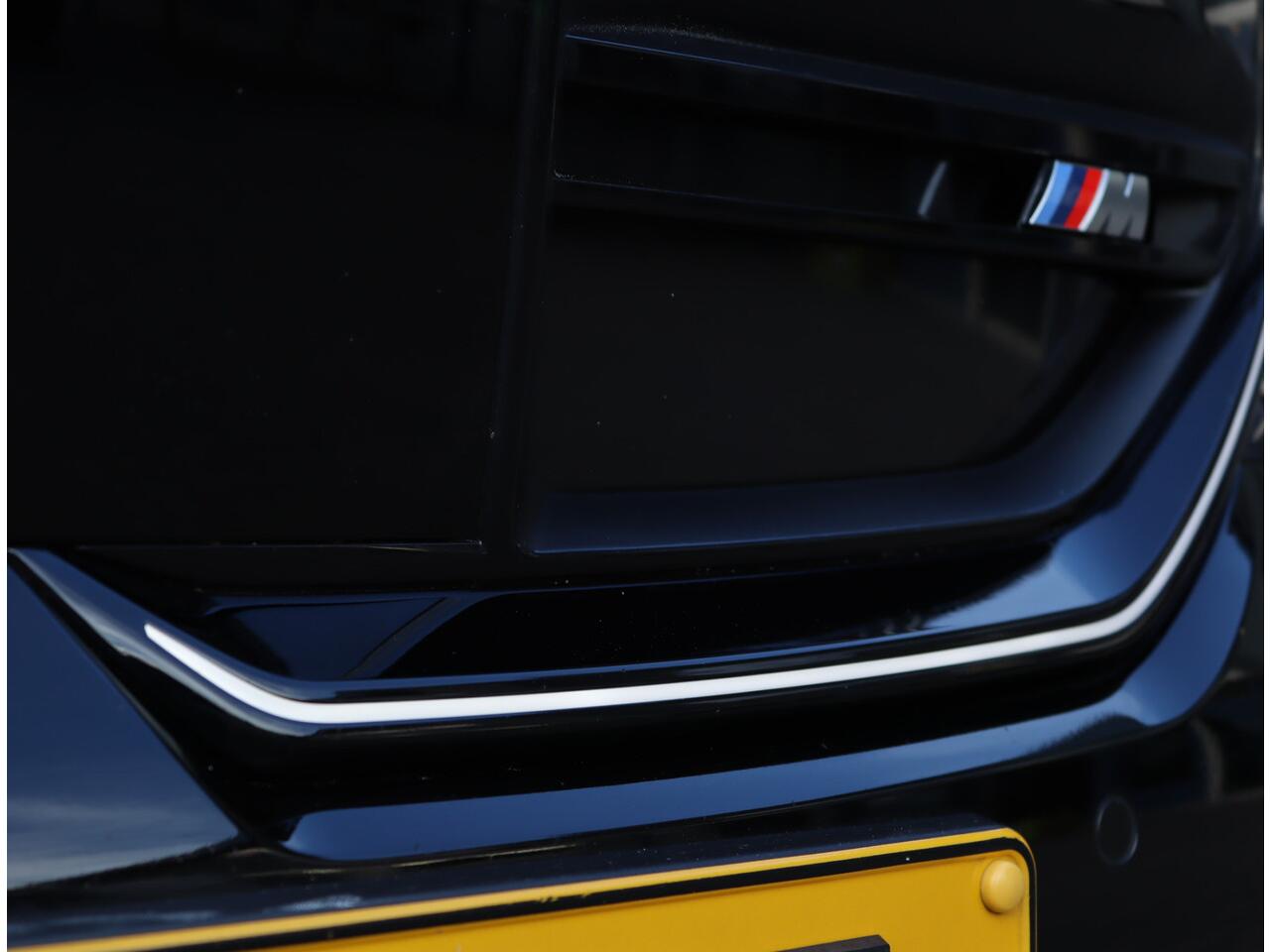 BMW i5 M60 xDrive 84 kWh | Pano | B&W | Achterasbestuuring | Head-Up | NAP