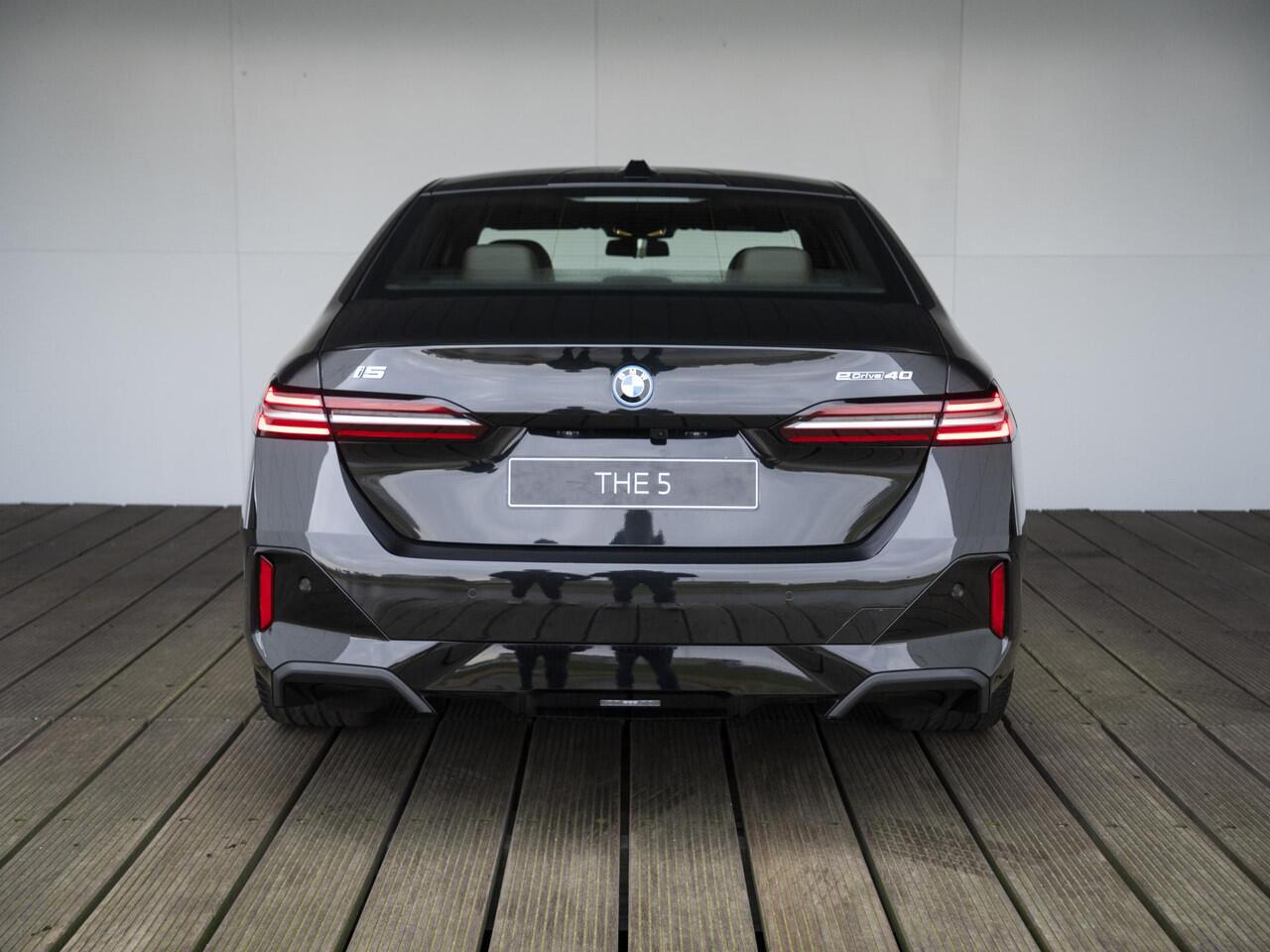 BMW i5 eDrive40 M Sportpakket 20'' / Panoramadak / Comfortstoelen / Harman Kardon / Trekhaak | Ekris Selection