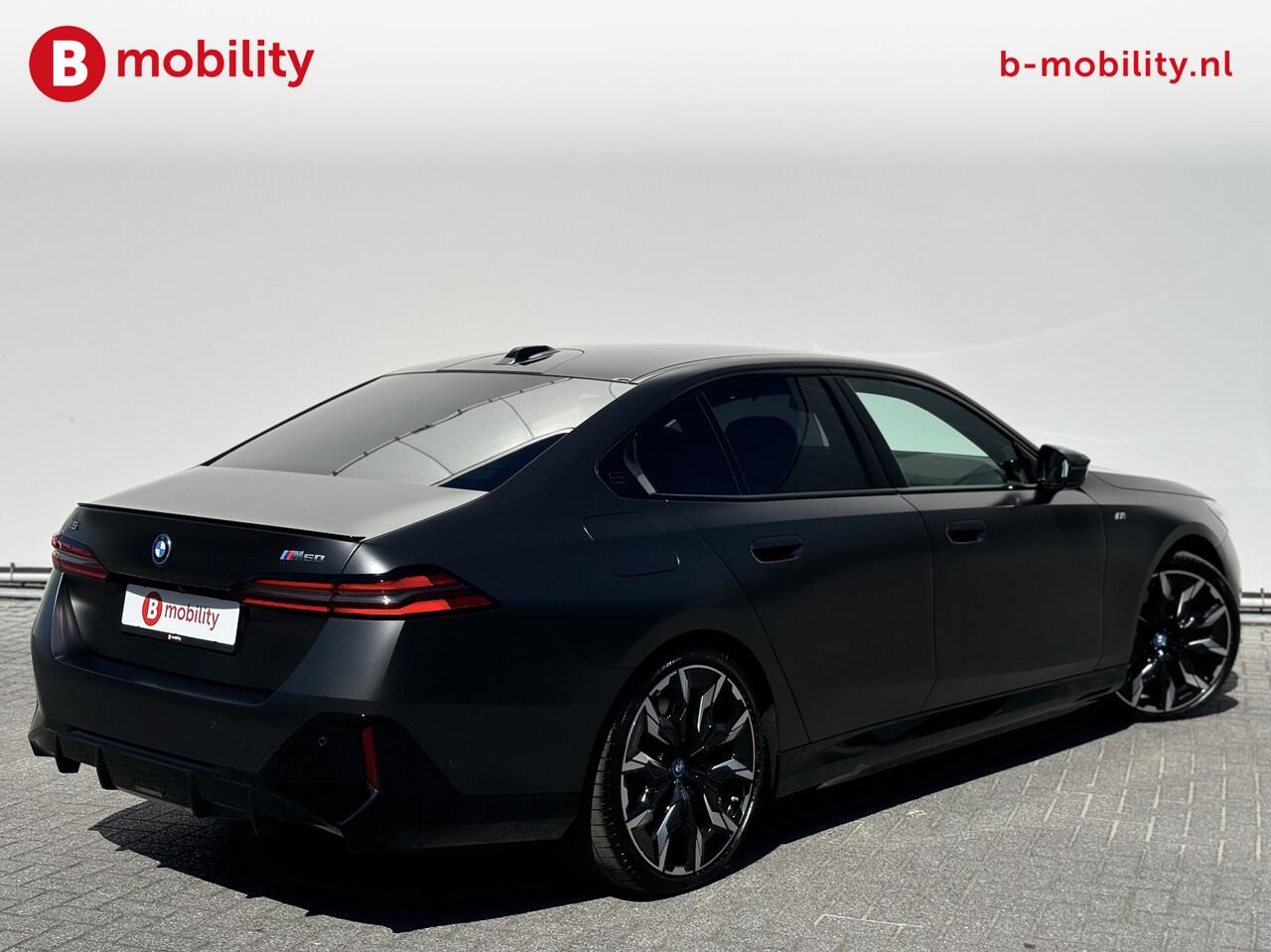 BMW i5 M60 xDrive M Sportpakket Pro Nw.prijs ¤135.592,- Trekhaak | Glazen Panoramadak | Driving Assistant Prof. | Parking Assistant prof. | Bowers & Wilkins Sound System