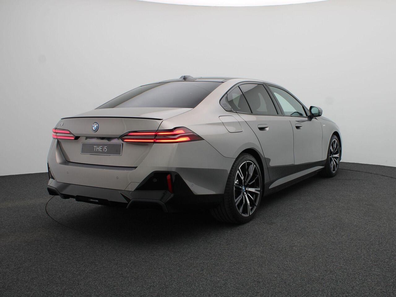 BMW i5 eDrive40 | M Sport Package | M Sport Package Pro | Equipment Package Pro | Travel Package | Comfort Package | Showroom Selection