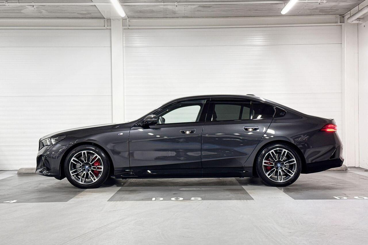 BMW i5 Sedan eDrive40 | M-Sport Pro | Travel Pack | Driving Assistant | Harman/Kardon | Comfort Access