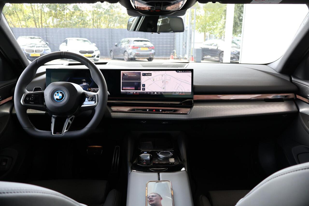 BMW i5 eDrive40 | M Sport Edition | M Sportpakket | Innovation Pack | Travel Pack | Comfort Pack