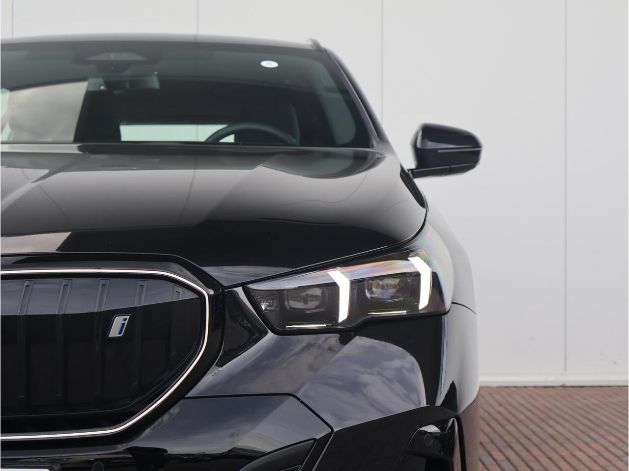 BMW i5 Touring eDrive40 M Sport Edition 84 kWh M Sport Pro / Innovation Pack / Travel Pack / Comfort Pack