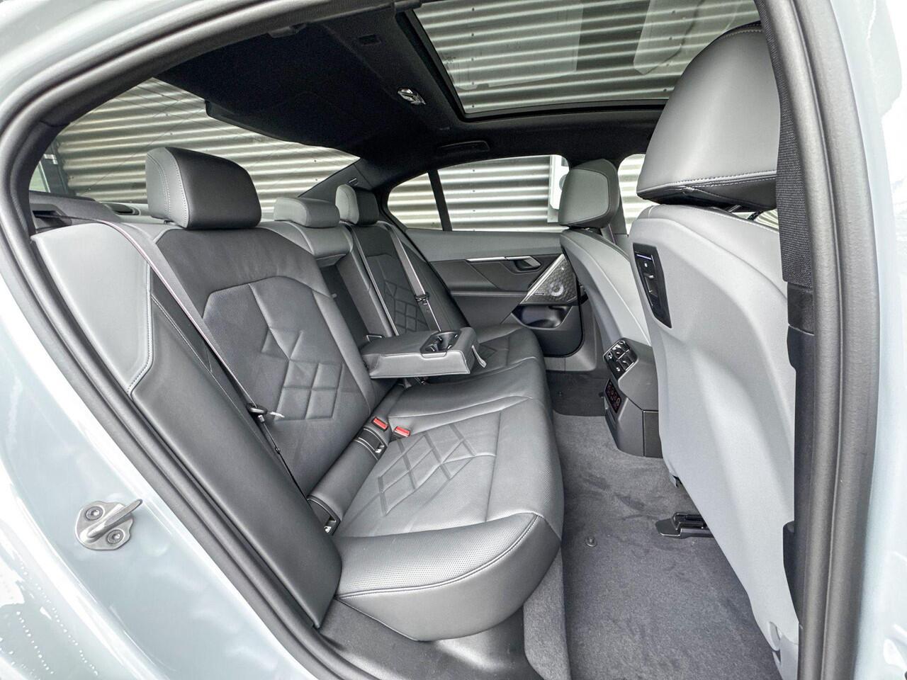 BMW i5 Sedan eDrive40 M Sport Edition | M Sport Pro | Innovation Pack | Travel Pack | Comfort Pack | Showroomvoordeel | ElectricDeals