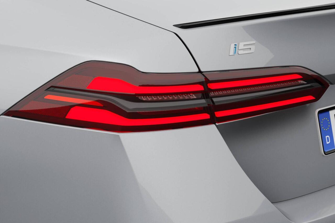 BMW i5 Sedan xDrive40 | M Sport Pro | Travel Pack | Comfort Pack | Trekhaak met elektrisch wegklapbare kogel | Showroomvoordeel