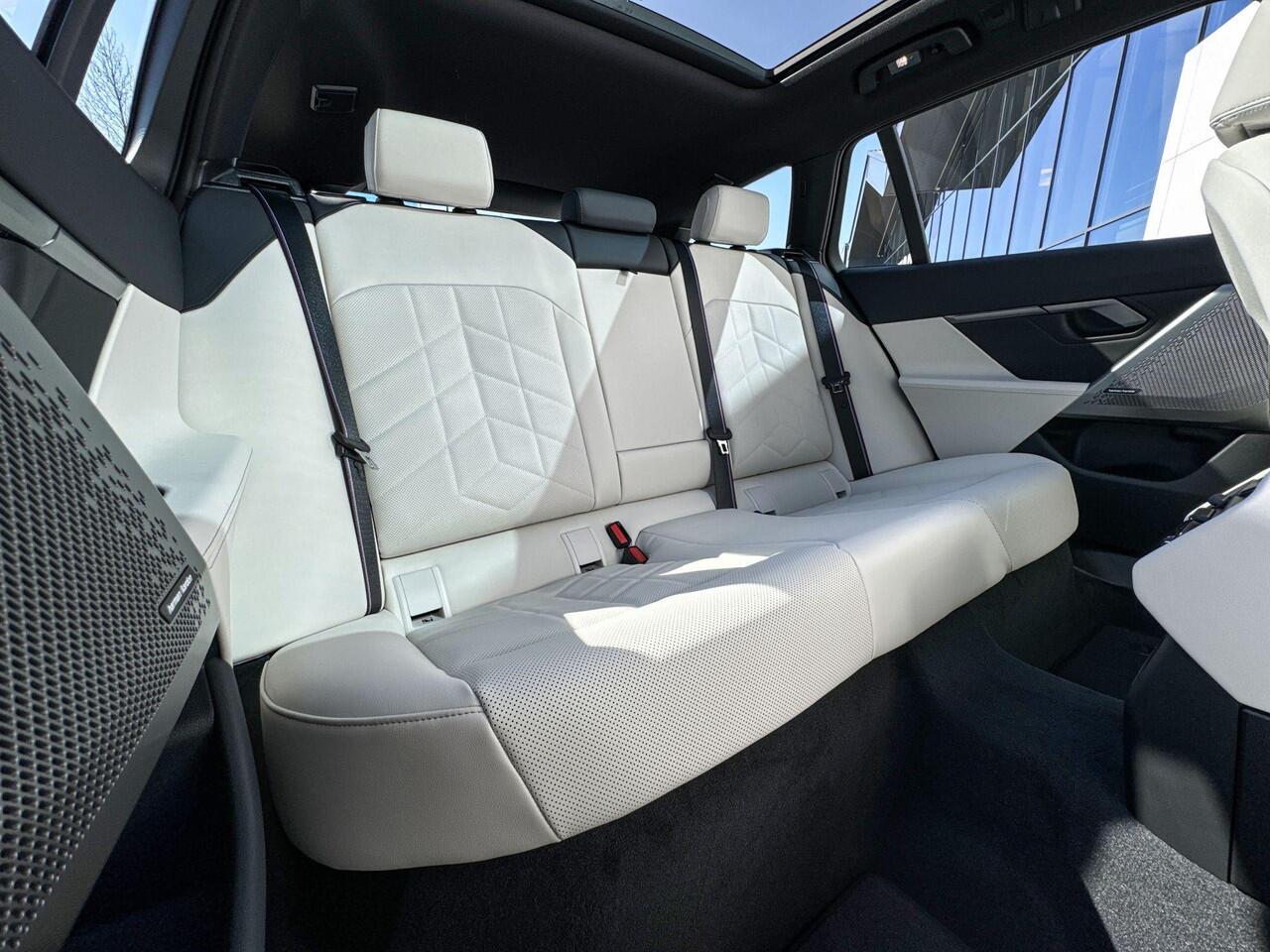 BMW i5 Touring eDrive40 M Sport Edition | M Sport Pro | Innovation Pack | Travel Pack | Comfort Pack | Trekhaak