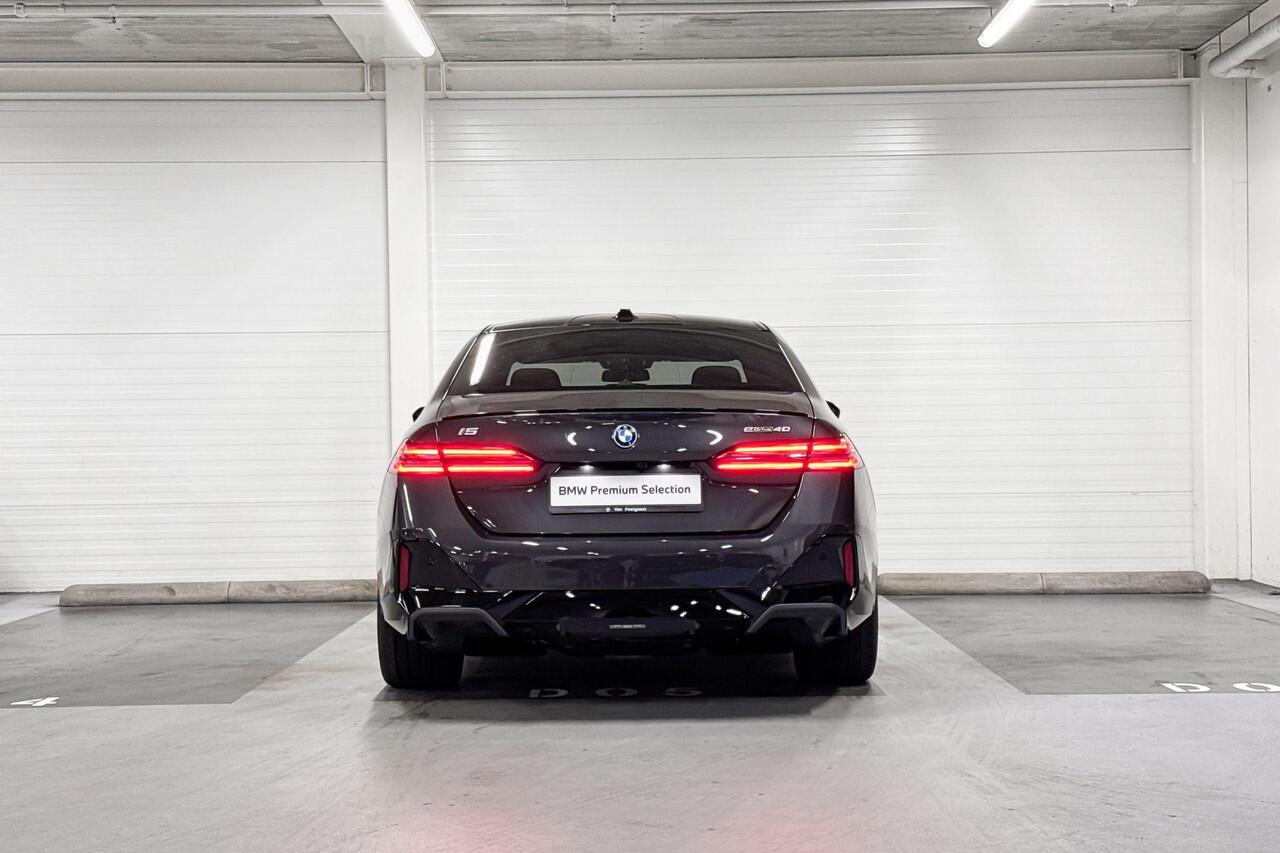 BMW i5 Sedan eDrive40 | M-Sport Pro | Travel Pack | Innovation Pack | Comfort Pack | Driving Assistant Plus | Bowers&Wilkins | Panoramadak | Comfort Access | Trekhaak