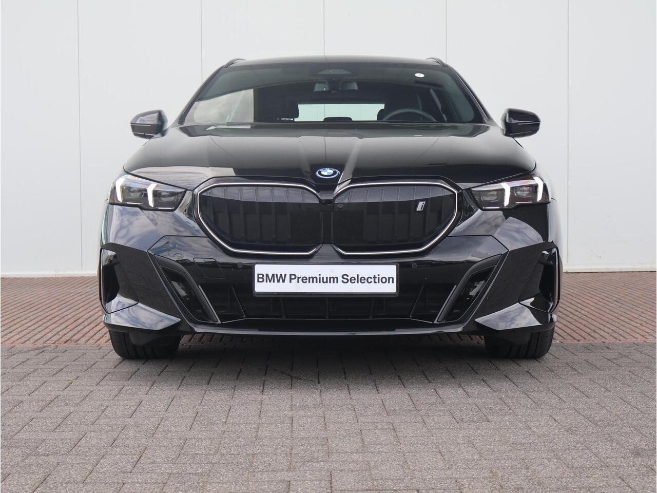 BMW i5 Touring eDrive40 M Sport Edition 84 kWh M Sport Pro / Innovation Pack / Travel Pack / Comfort Pack