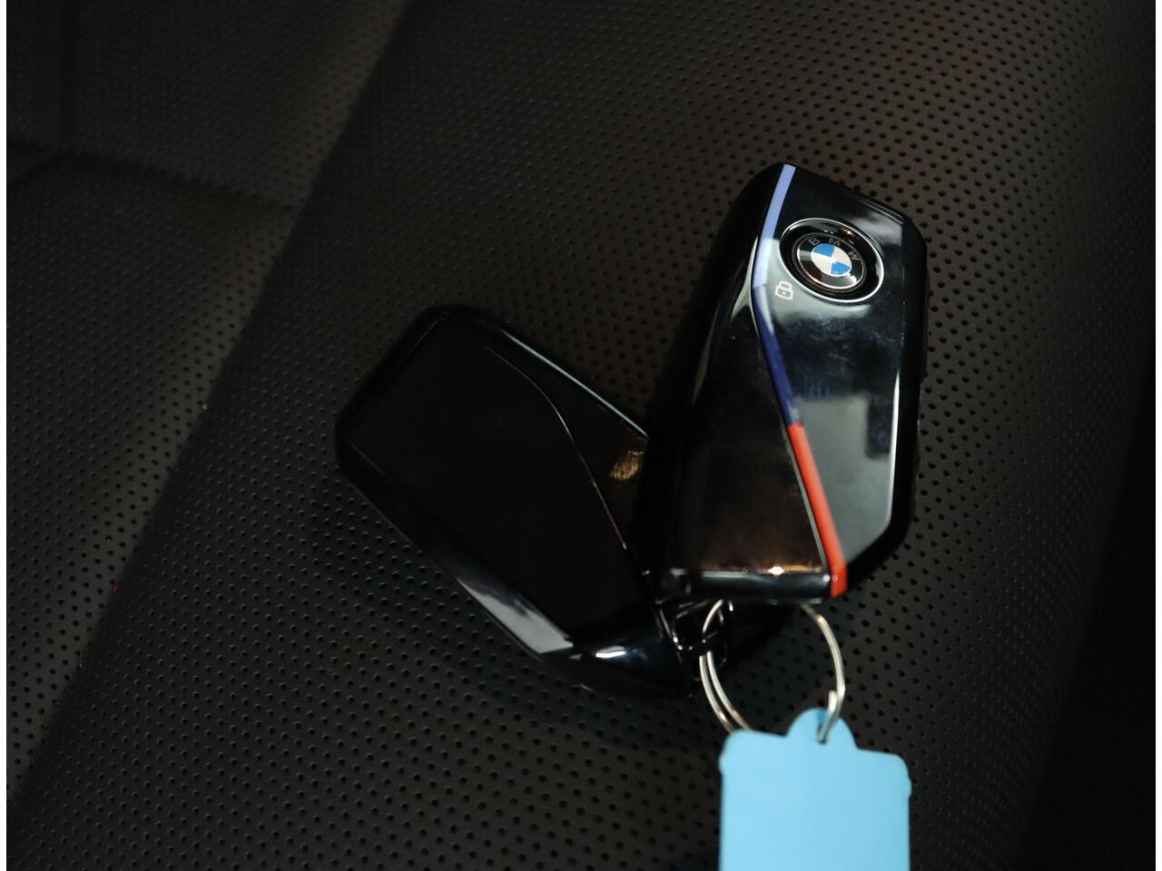 BMW i5 Sedan M60 xDrive | M Sportpakket Pro | Equipment Pack Pro | Travel Pack | Comfort Pack