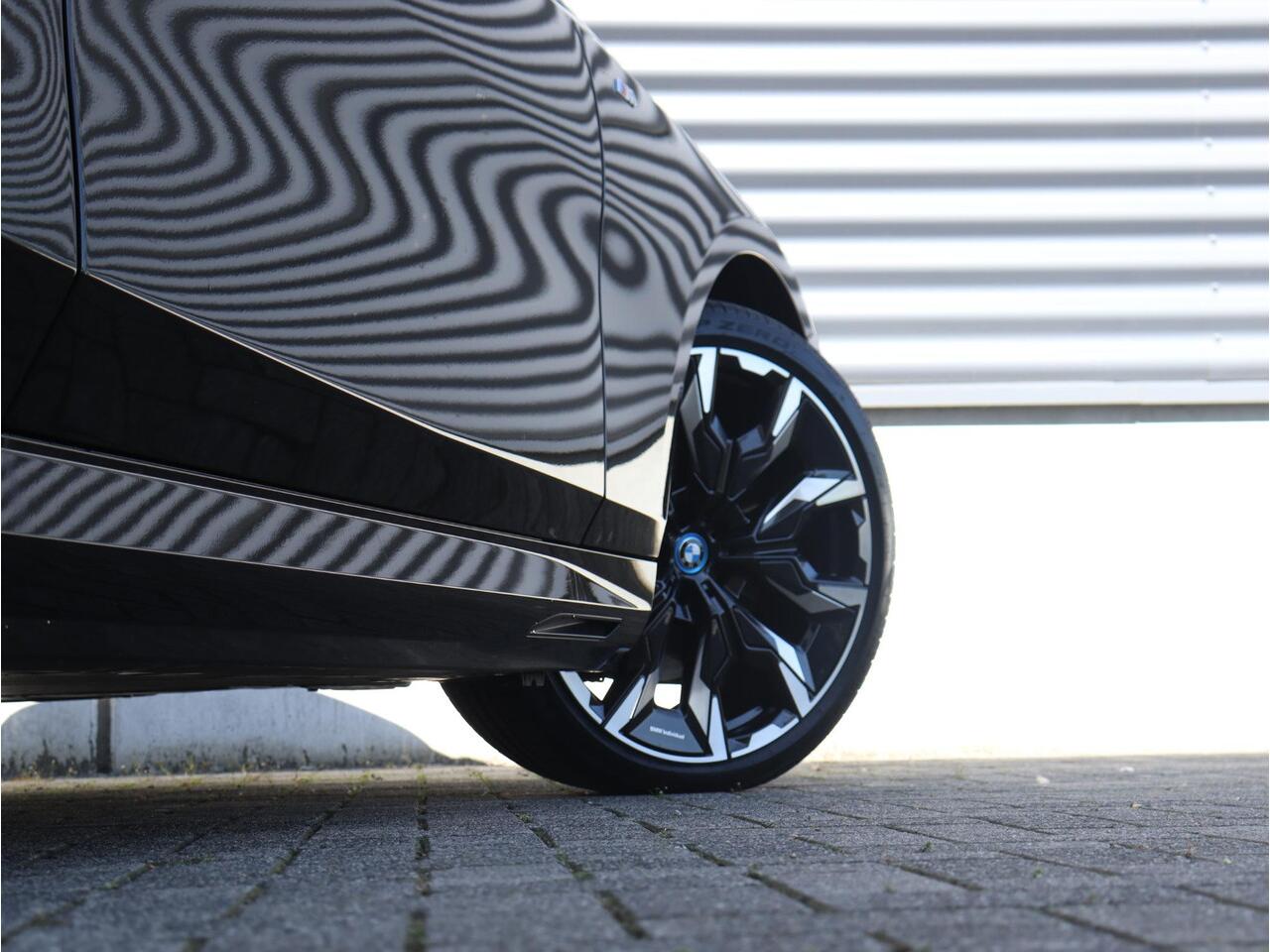 BMW i5 eDrive40 | M Sportpakket Pro | Comfort Pack | Driving Assistant Plus | Bowers & Wilkins | Iconic Glow | 20'' LMV | Ekris Selection