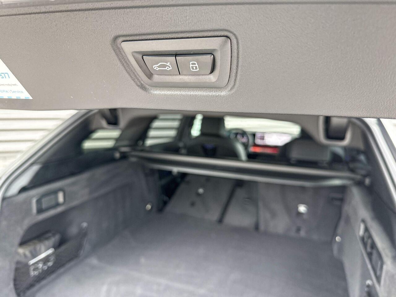 BMW i5 Touring eDrive40 M Sportpakket Pro / Innovation Pack / Travel Pack / Driving Assistant Professional