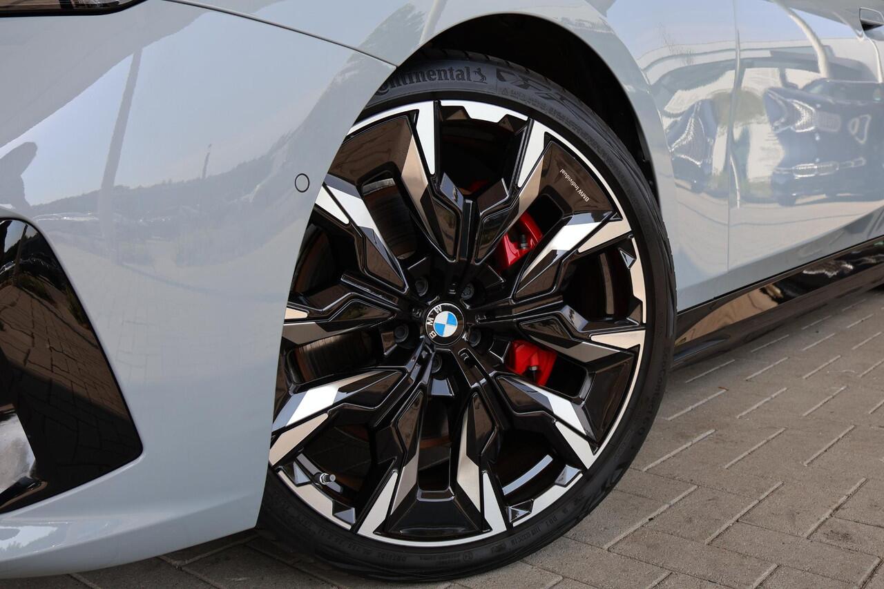 BMW i5 M60 xDrive 84 kWh | M Sport Pro | Comfort Pack | Innovation Pack | Trekhaak