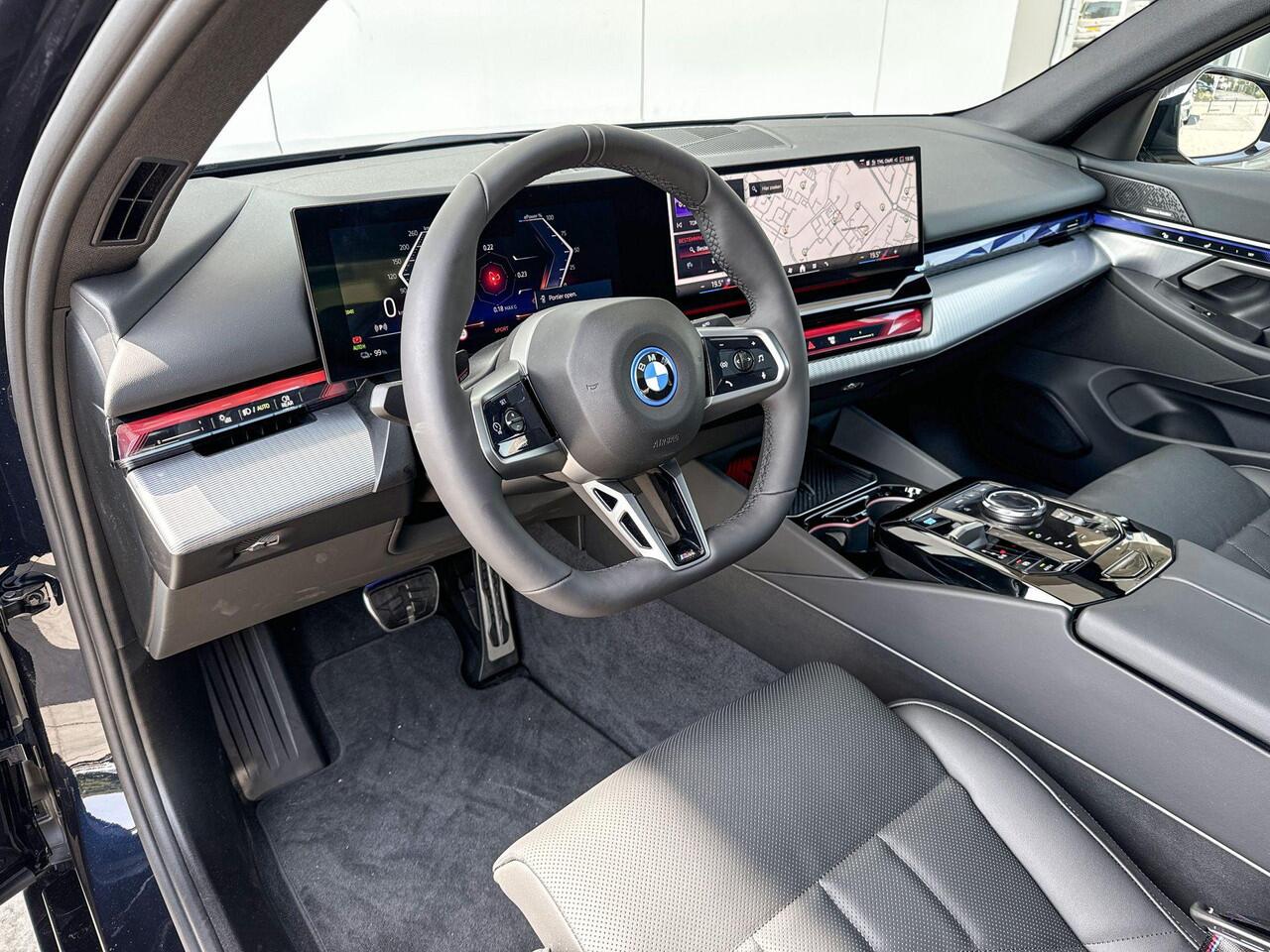 BMW i5 Sedan eDrive40 M Sport Edition M-Sport Pro / Glazendak / 20inch / Stoelverwarming / Adaptieve Led / Driving Assistant Plus
