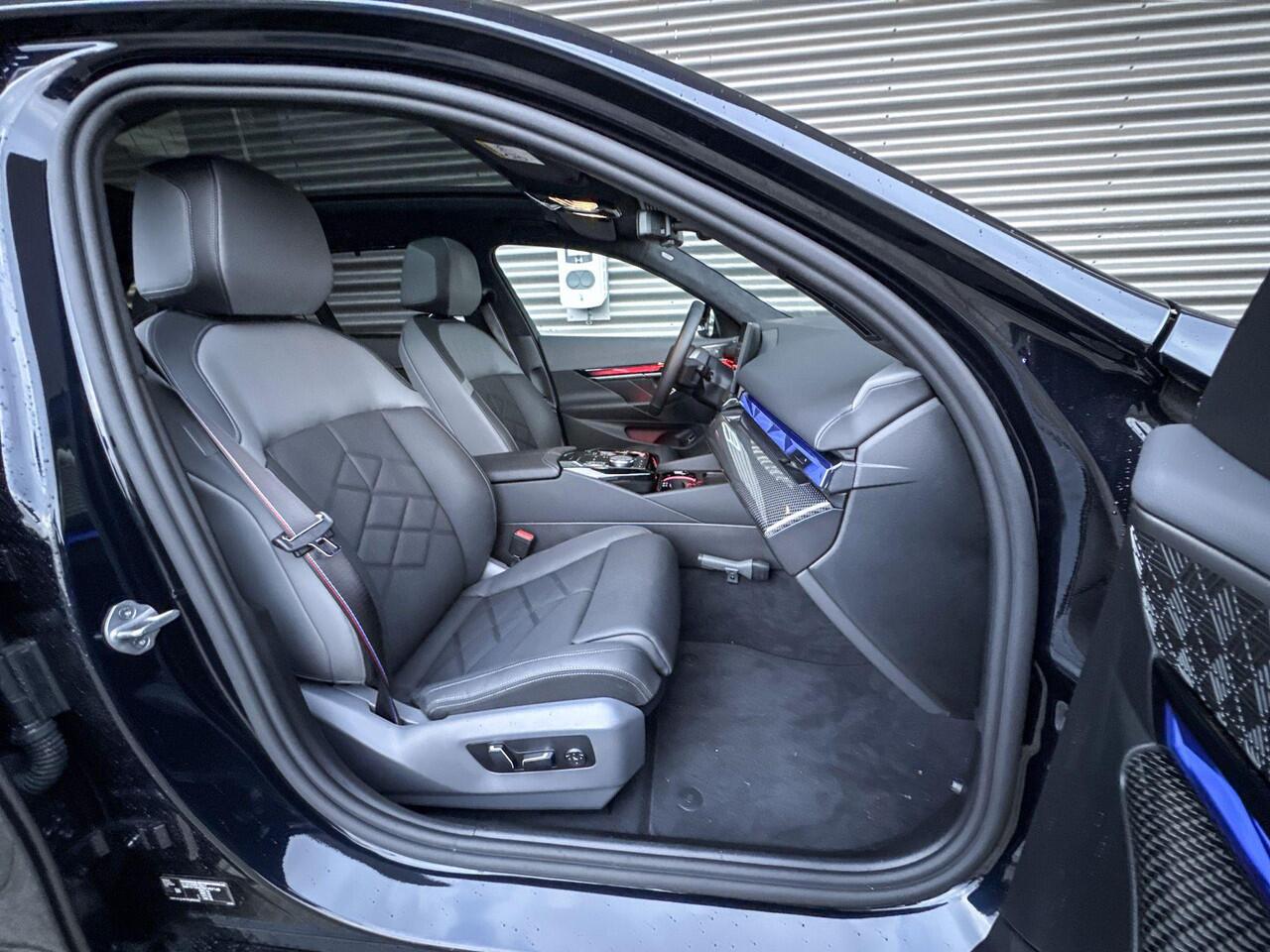 BMW i5 Touring xDrive40 M Sportpakket Pro / Innovation Pack / Travel Pack / Comfort Pack / Panoramadak / Bowers & Wilkins