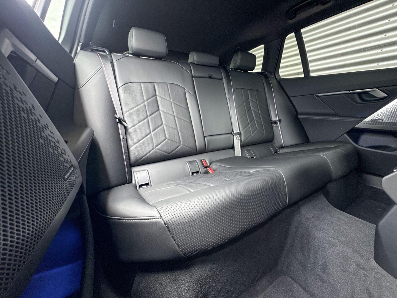 BMW i5 Touring eDrive40 M Sportpakket Pro / Innovation Pack / Travel Pack / Driving Assistant Professional