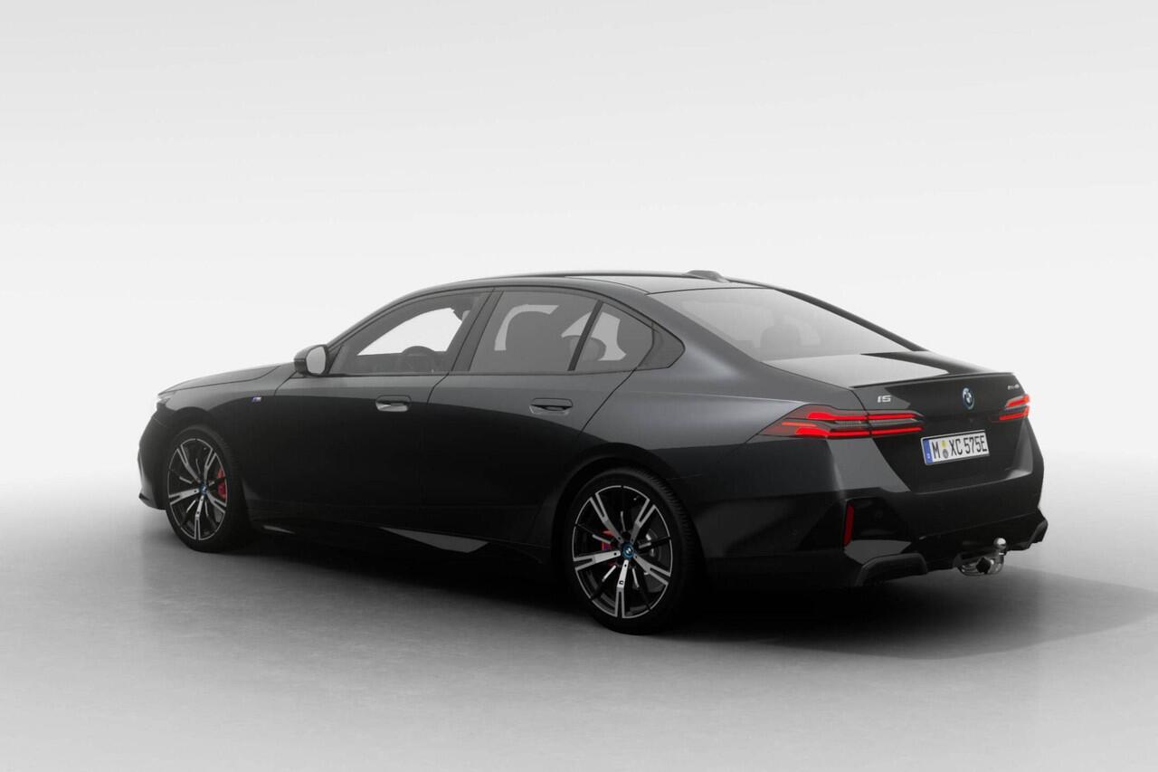 BMW i5 Sedan eDrive40 M Sport Edition | M Sport Pro | Travel Pack | Comfort Pack | Trekhaak | Getint Glas | Laadaansluiting 22kW | VPLD | Showroomvoordeel | ElectricDeals