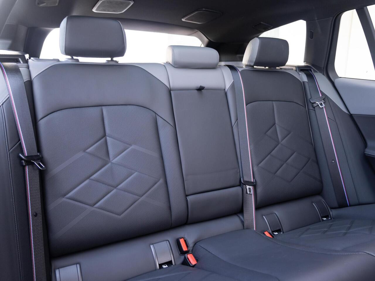 BMW i5 Touring M60 xDrive | M Sportpakket Pro | Innovation Pack | Verwarmd Stuurwiel | Comfort Access | Panoramadak | Stoelverwarming | Bowers & Wilkins | Trekhaak