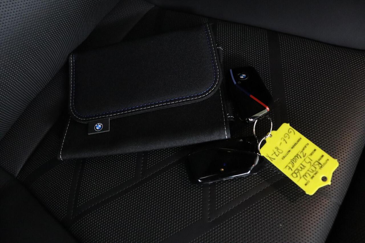 BMW i5 M60 xDrive 84 kWh M Sportpakket Pro | Stoelventilatie | Comfort Access | Trekhaak | Iconic Glow | Innovation Pack | Harman-Kardon