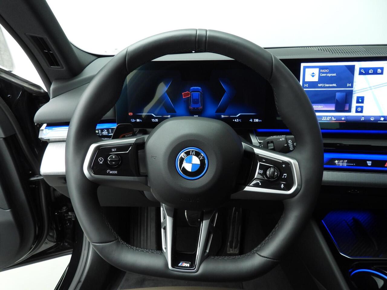 BMW i5 Touring eDrive40 | M-Sportpakket | LED | Leder | Navigatie | Active cruise | Trekhaak | Sportstoelen | DAB | Alu 20 inch