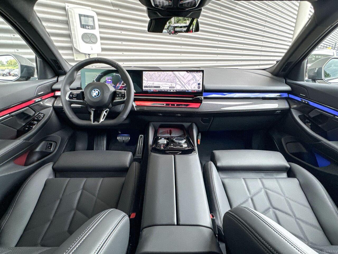 BMW i5 Touring eDrive40 M Sportpakket Pro / Innovation Pack / Travel Pack / Driving Assistant Professional