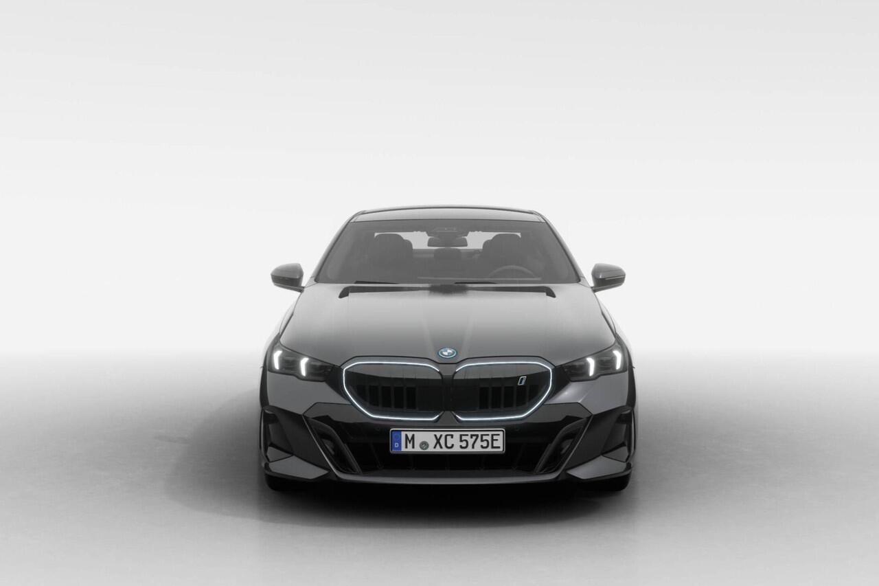 BMW i5 Sedan eDrive40 M Sport Edition | M Sport Pro | Travel Pack | Comfort Pack | Trekhaak | Getint Glas | Laadaansluiting 22kW | VPLD | Showroomvoordeel | ElectricDeals