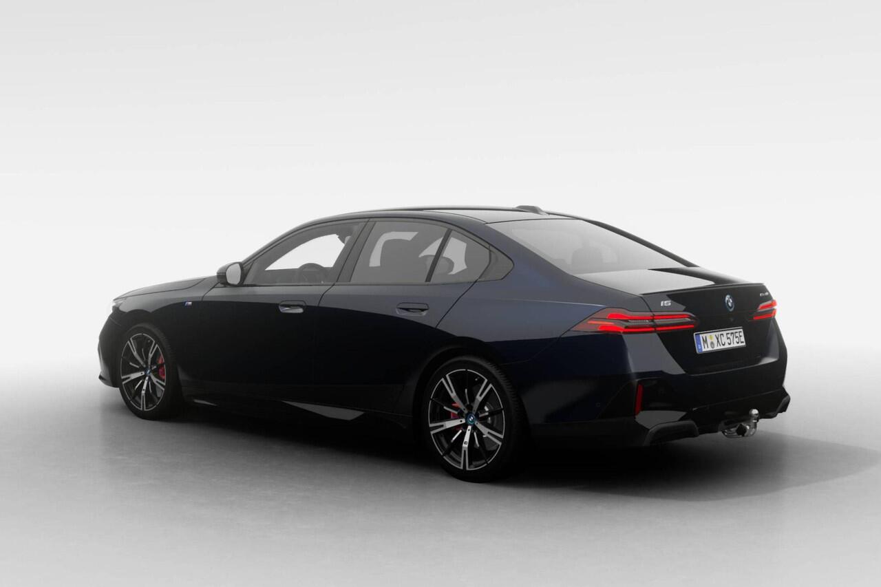 BMW i5 Sedan eDrive40 M Sport Edition | M Sport Pro | Travel Pack | Trekhaak | Extra getint glas | VPLD