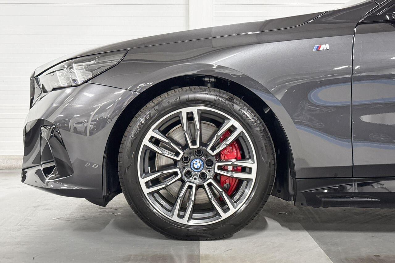 BMW i5 Sedan eDrive40 | M-Sport Pro | Travel Pack | Driving Assistant | Harman/Kardon | Comfort Access