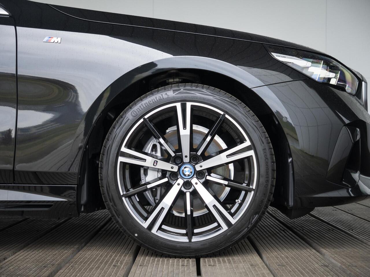 BMW i5 eDrive40 M Sportpakket 20'' / Panoramadak / Comfortstoelen / Harman Kardon / Trekhaak | Ekris Selection