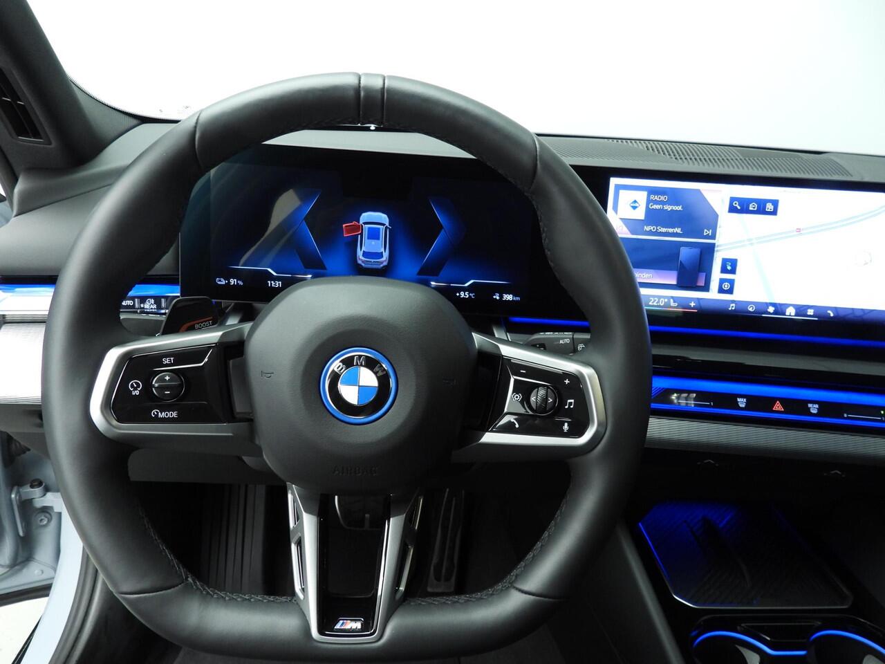 BMW i5 Touring eDrive40 | M-Sportpakket | LED | Navigatie | Active cruise | Trekhaak | Sportstoelen | DAB | Alu 19 inch