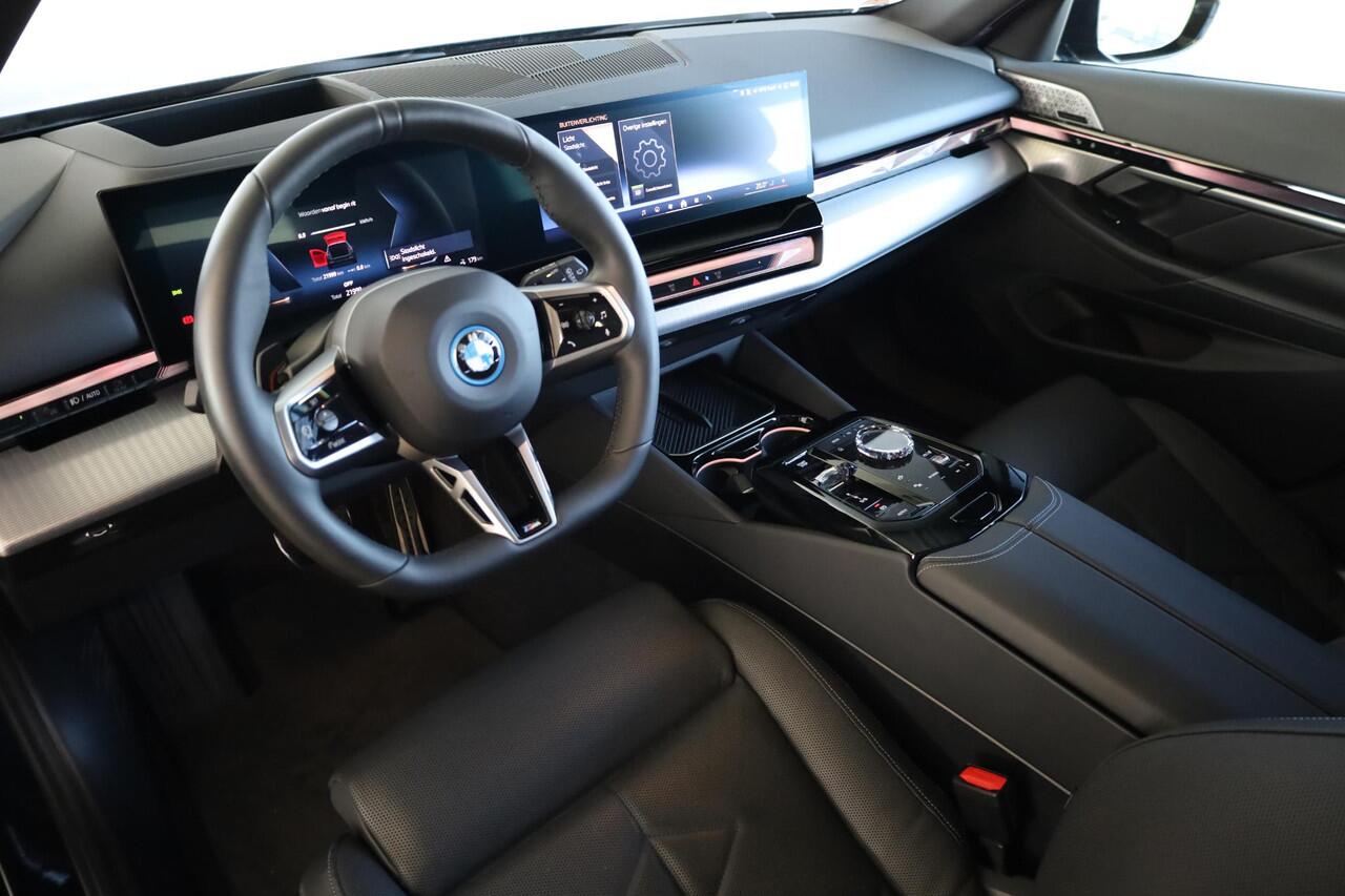 BMW i5 Touring eDrive40 | M Sportpakket Pro | Comfort Pack | Innovation Pack | Driving Assistant Plus | Comfortstoelen | Trekhaak