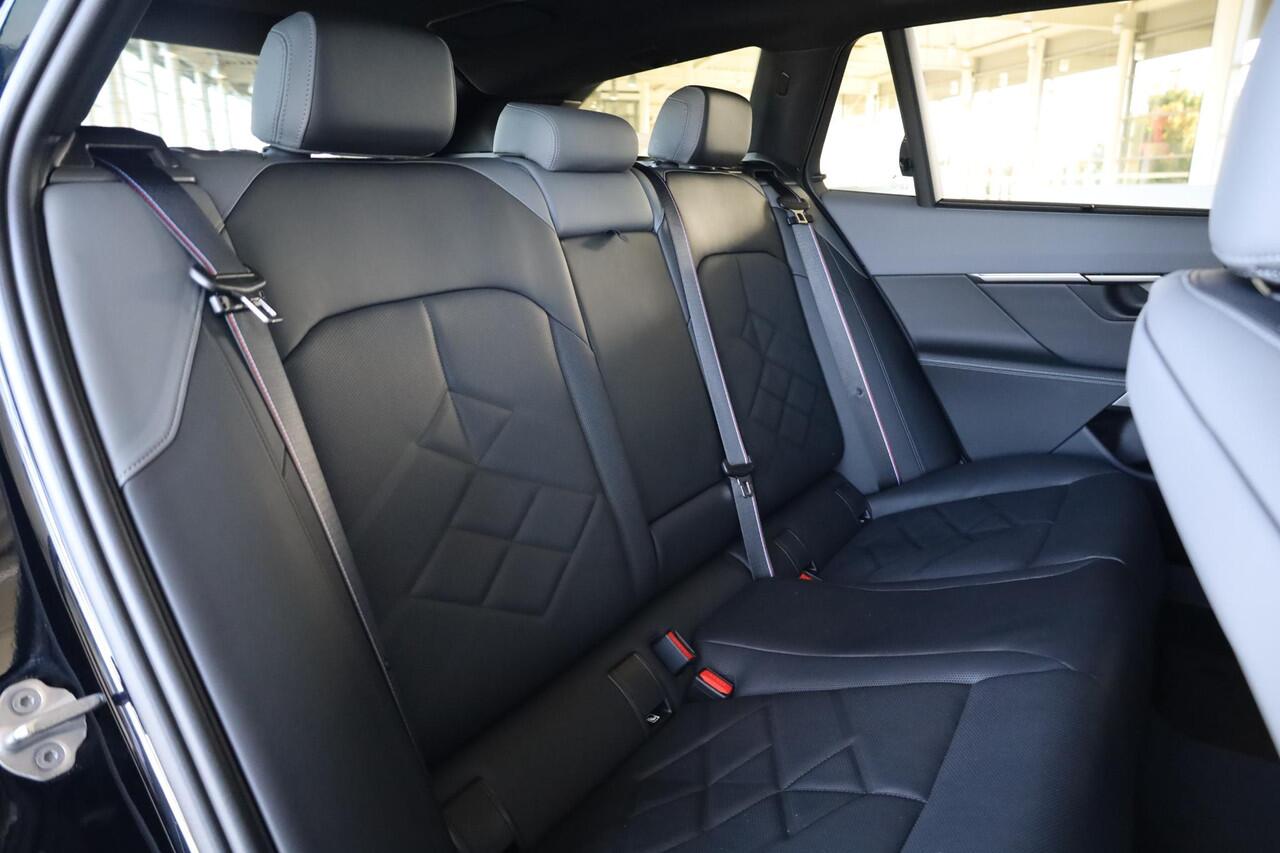 BMW i5 Touring eDrive40 | M Sportpakket Pro | Comfort Pack | Innovation Pack | Driving Assistant Plus | Comfortstoelen | Trekhaak