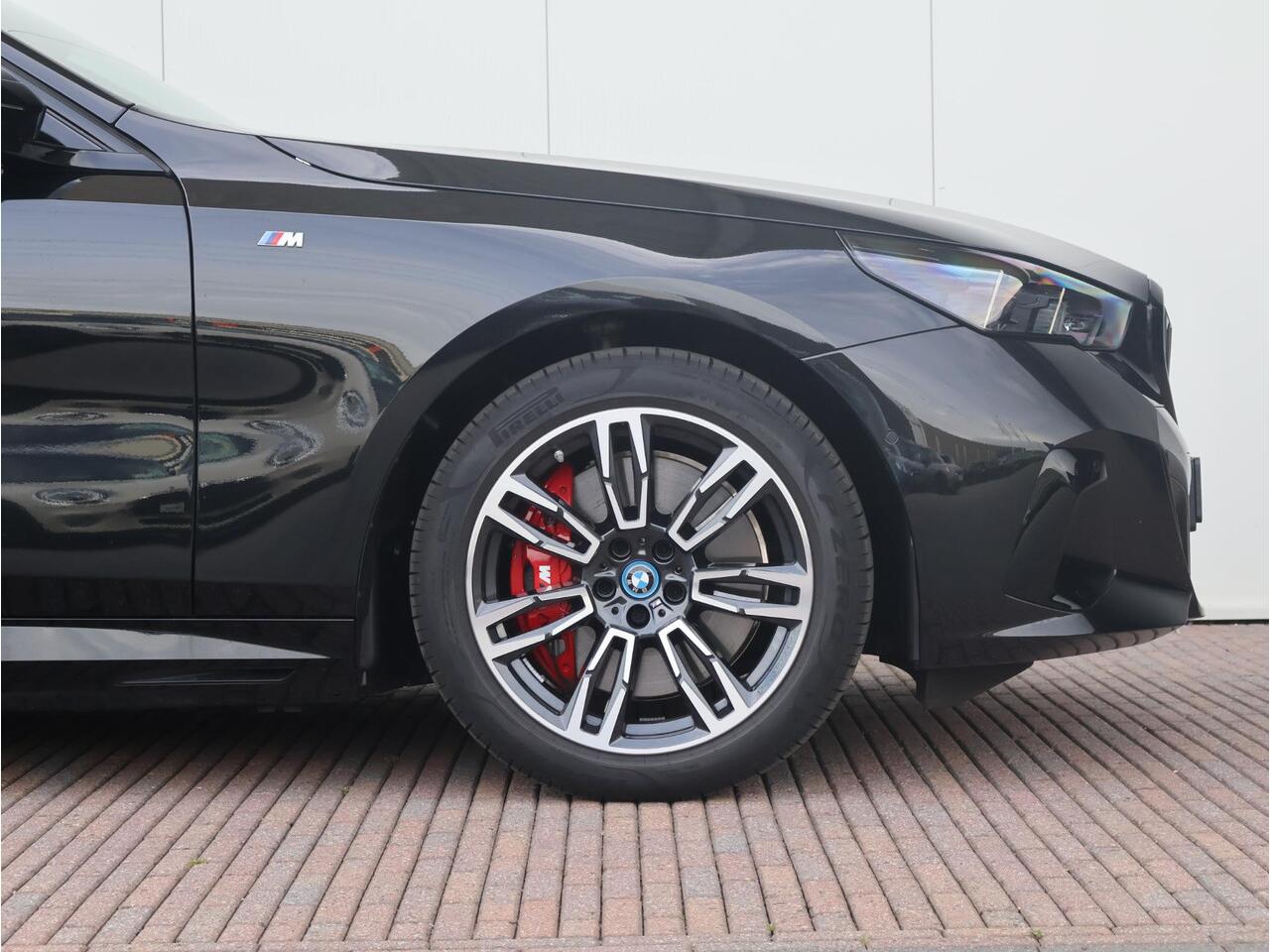 BMW i5 Touring eDrive40 M Sport Edition 84 kWh M Sport Pro / Innovation Pack / Travel Pack / Comfort Pack