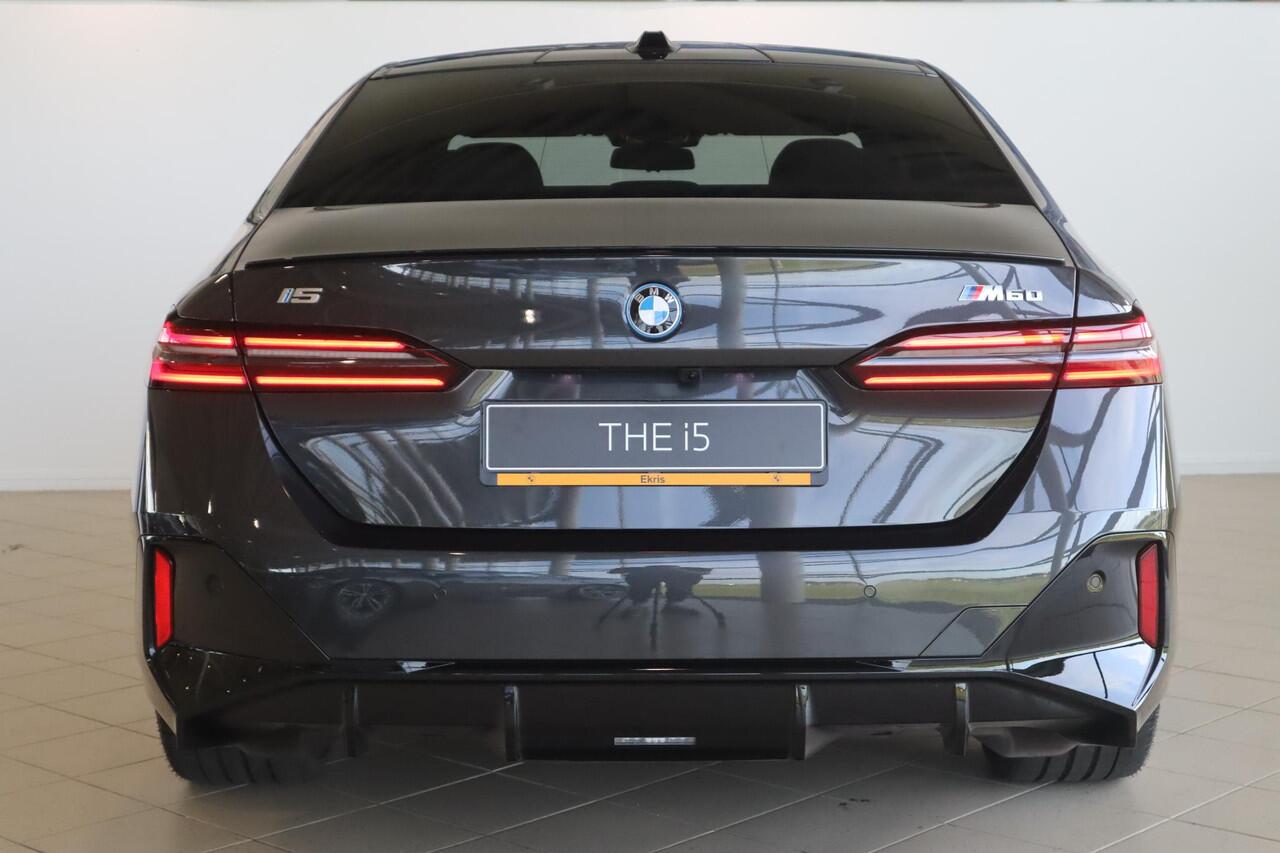 BMW i5 Sedan M60 xDrive M Sportpakket Pro | Innovation Pack | Travel Pack | Comfort Pack | Driving Assistant Professional