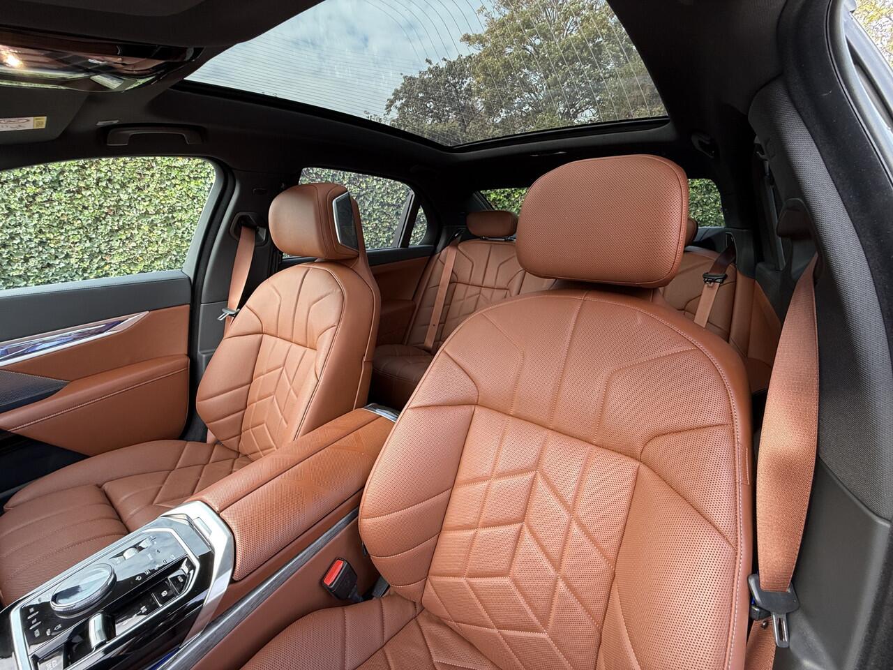 BMW i7 eDrive50 | M-Sport Pro | Individual | Panorama Sky Lounge | Driv. Ass. Prof. | Massage | Act. Steering | 20''