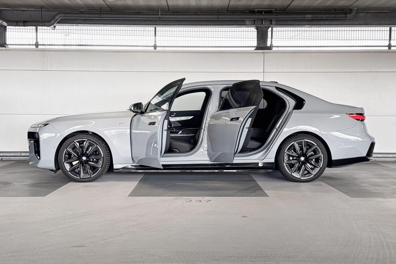 BMW i7 eDrive50 | Selections | M Sport Pro | BMW Iconic Glow | Glazen Panoramadak Sky Lounge |