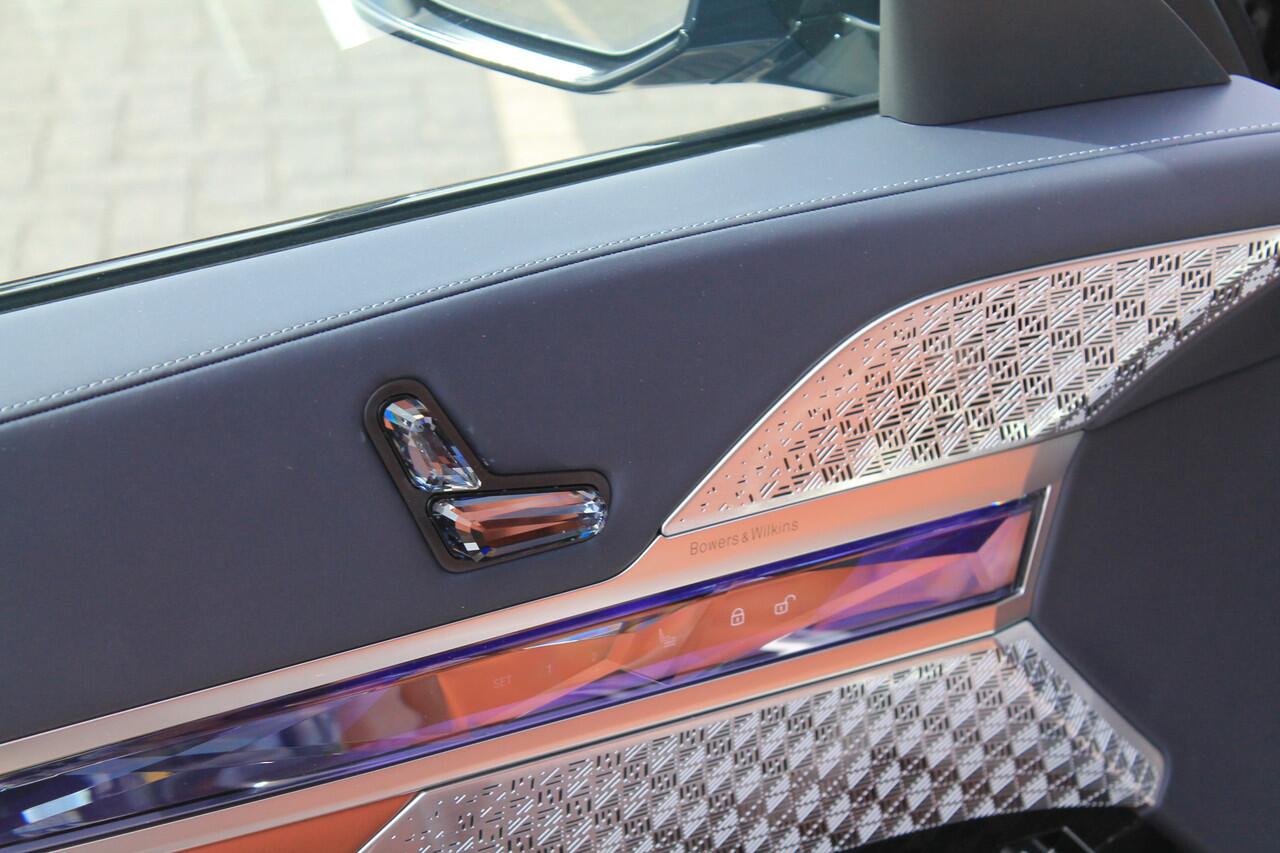 BMW i7 eDrive50 High Executive M Sport / Panoramadak Sky Lounge / Bowers & Wilkins / Massagefunctie / Parking Assistant Professional / Multifunctionele Stoelen / Integral Active Steering