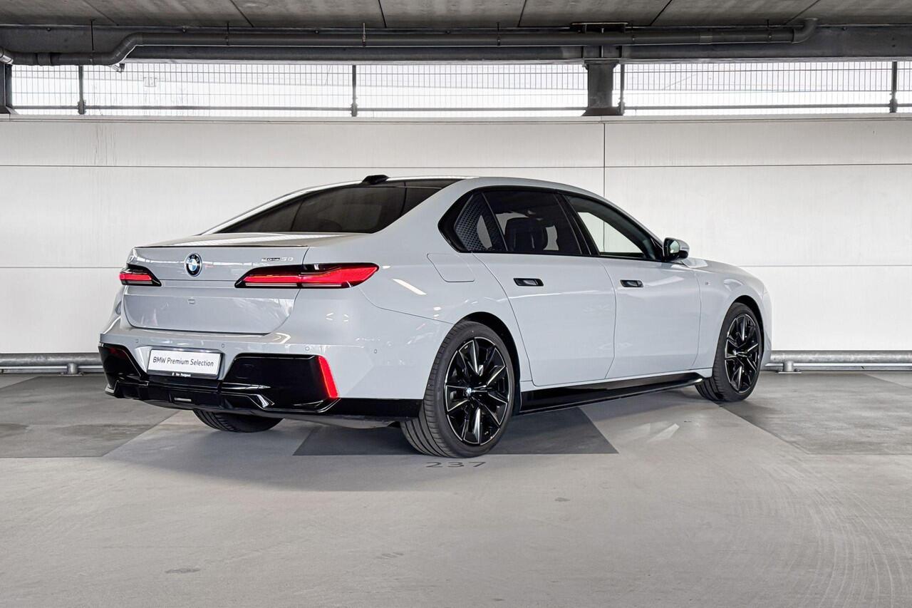 BMW i7 eDrive50 | Selections | M Sport Pro | BMW Iconic Glow | Glazen Panoramadak Sky Lounge |