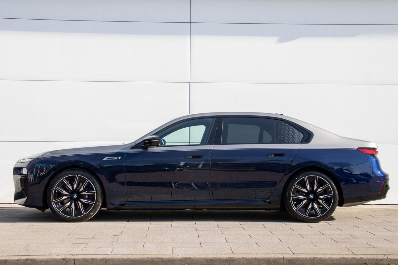 BMW i7 M70 xDrive | Selections BMW i7 M70 xDrive | Sky Lounge | Bowers & Wilkins | Connoisseur Pack