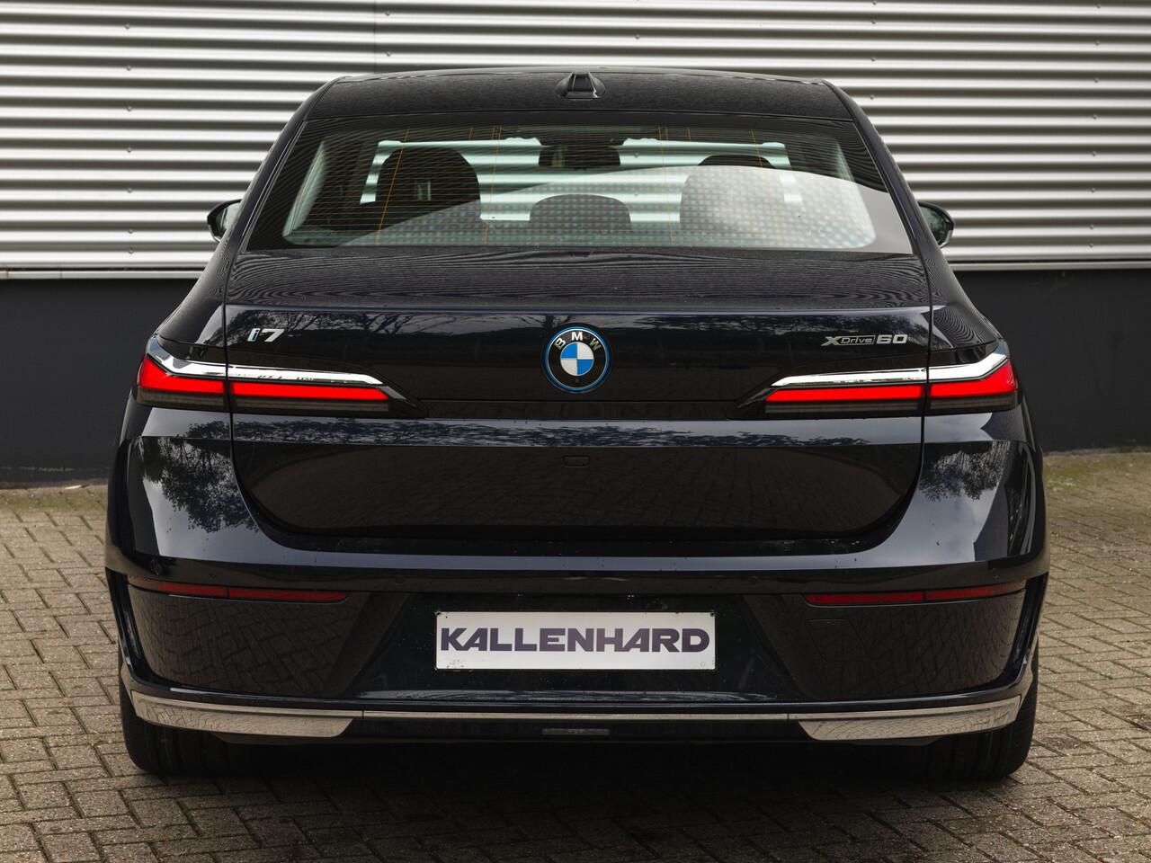 BMW i7 xDrive60 - Stoelverwarming voor + achter - Head-up Display - 106kWh