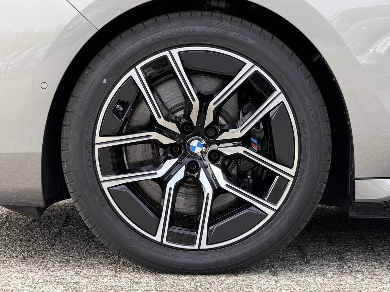 BMW i7 eDrive50 | M-Sport Pro | Individual | Panorama Sky Lounge | Driv. Ass. Prof. | Massage | Act. Steering | 20''