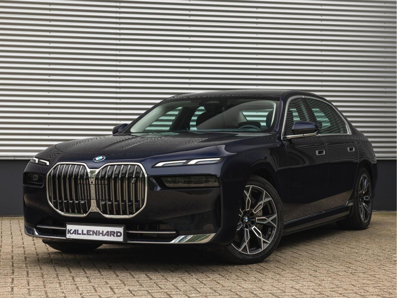 BMW i7 xDrive60 - Stoelverwarming voor + achter - Head-up Display - 106kWh