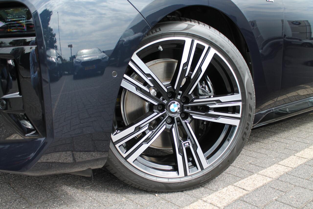 BMW i7 eDrive50 High Executive M Sport / Panoramadak Sky Lounge / Bowers & Wilkins / Massagefunctie / Parking Assistant Professional / Multifunctionele Stoelen / Integral Active Steering